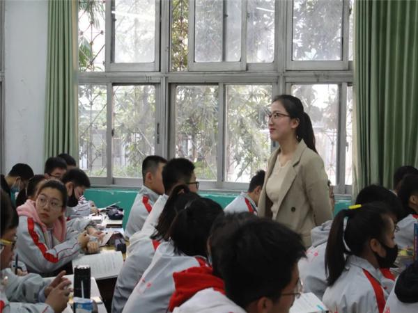 吴晓林,吴秋怡的精彩课堂成绩的取得背后是两位老师的辛勤付出,也离不