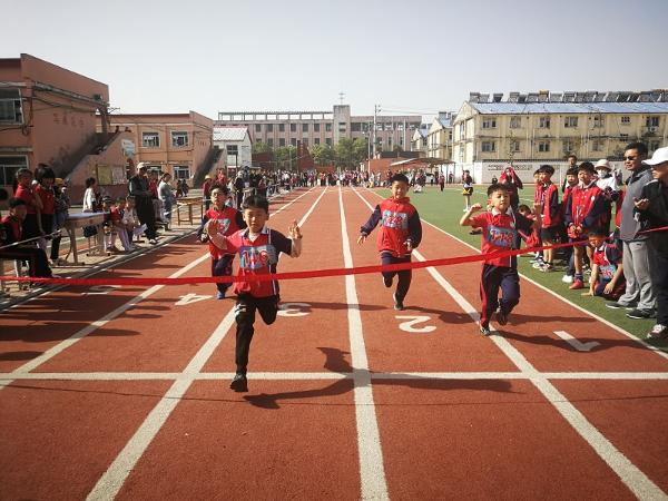 杜集区朔里中心校朔里实验小学举行第31届田径运动会