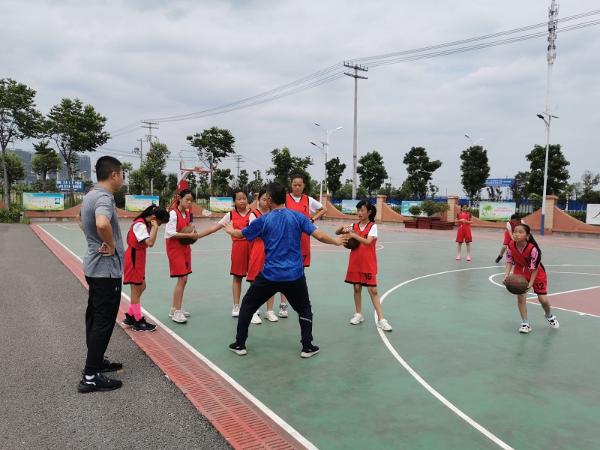 安师大附属烈山学校获淮北市小学女子篮球联赛二等奖
