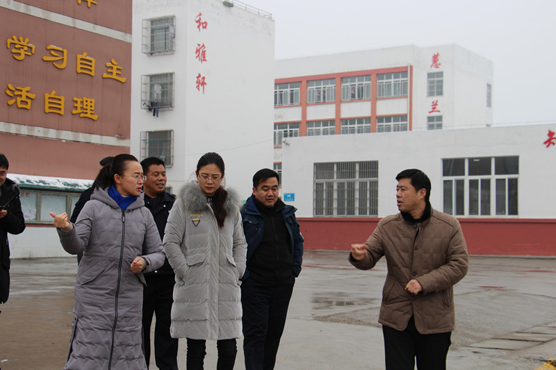 濉溪县双堆集镇有关负责人到陈集中心校视察指导工作