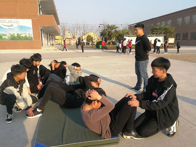 濉溪县杨柳中心学校积极备战中考体育考试