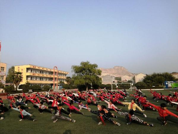 烈山区蒋疃小学小小功夫扇拳拳中国心