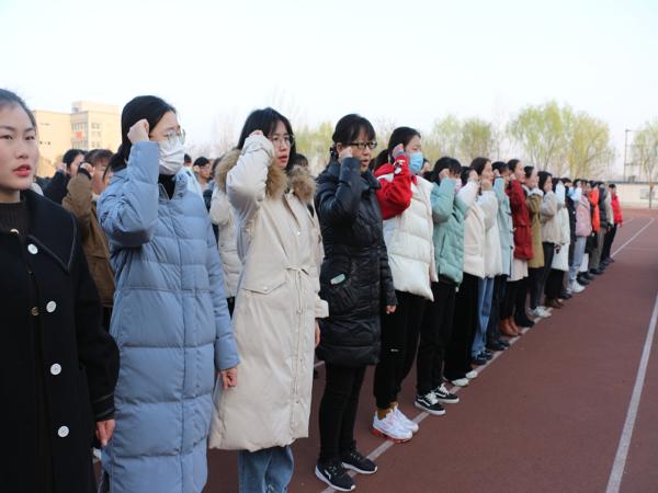 濉溪县孙疃中心学校关工委举行开学第一课升旗仪式