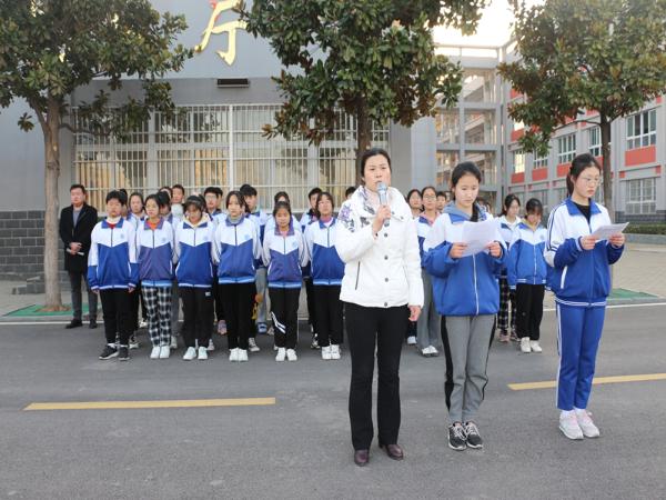 濉溪县孙疃中心学校关工委举行开学第一课升旗仪式