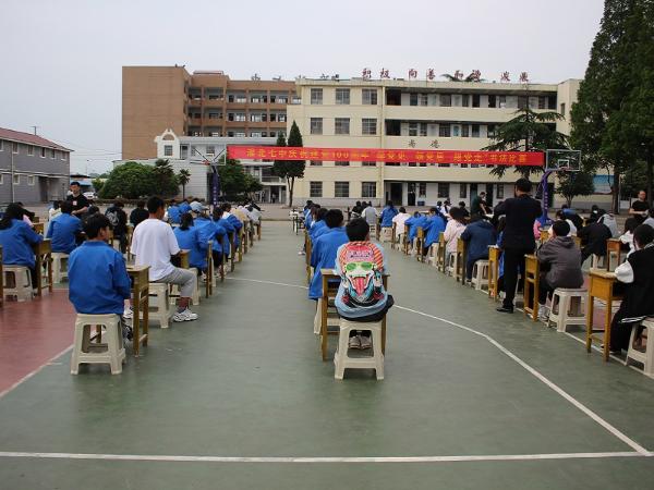 为保证比赛的公平,公正,淮北七中将邀请耕知书院的书法专业教师担任