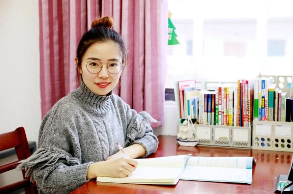 “树立和践行正确政绩观”：三尺讲台守初心 青春先锋育桃李