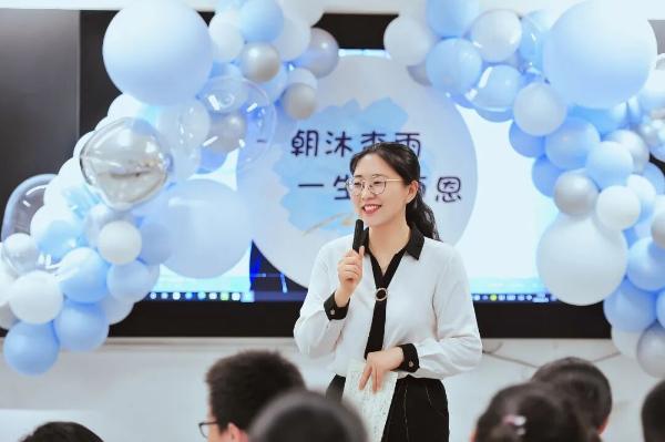 “我身边的好老师”系列报道：骐骥耕耘守匠心   红烛微光润桃李
