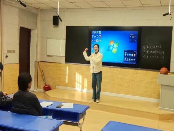 杨柳中心学校举办小学音乐教师无生上课比赛