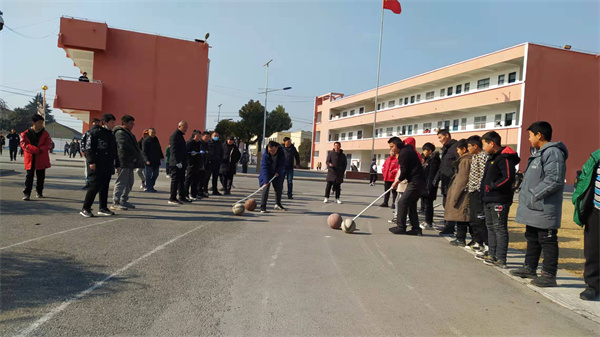 濉溪縣海孜中心學校舉行慶元旦迎新年教職工趣味運動會