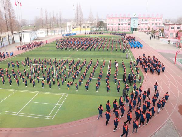 杜集区实验小学举行阳光大课间冬季跑操比赛_淮北市教育局