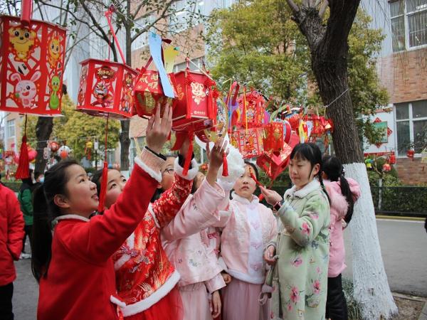 淮北市人民路学校开展虎娃闹元宵趣味猜灯谜元宵节活动