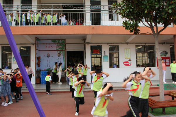 濉溪县城关中心学校各校开展应急疏散演练