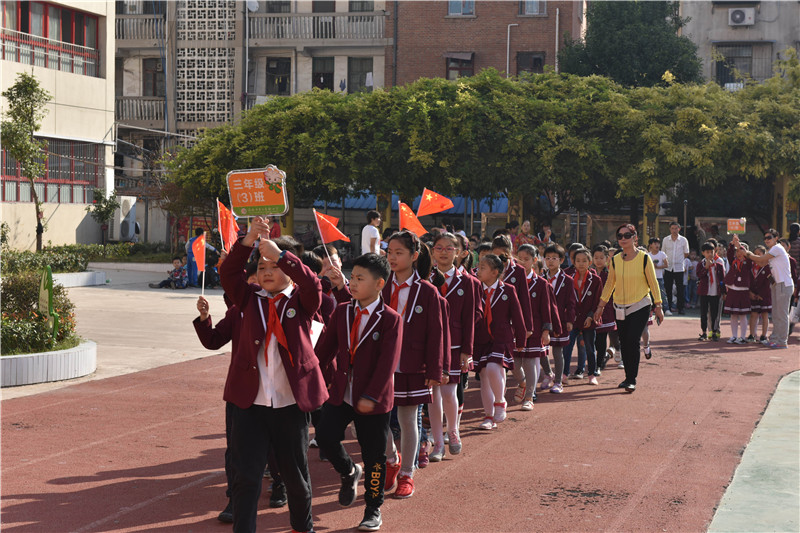 健儿勇拼搏校园展风采淮北市第二实验小学隆重举行第33届秋季运动会